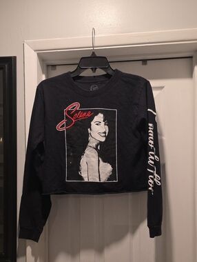Selena Graphic Black Long Sleeve Crop Tee